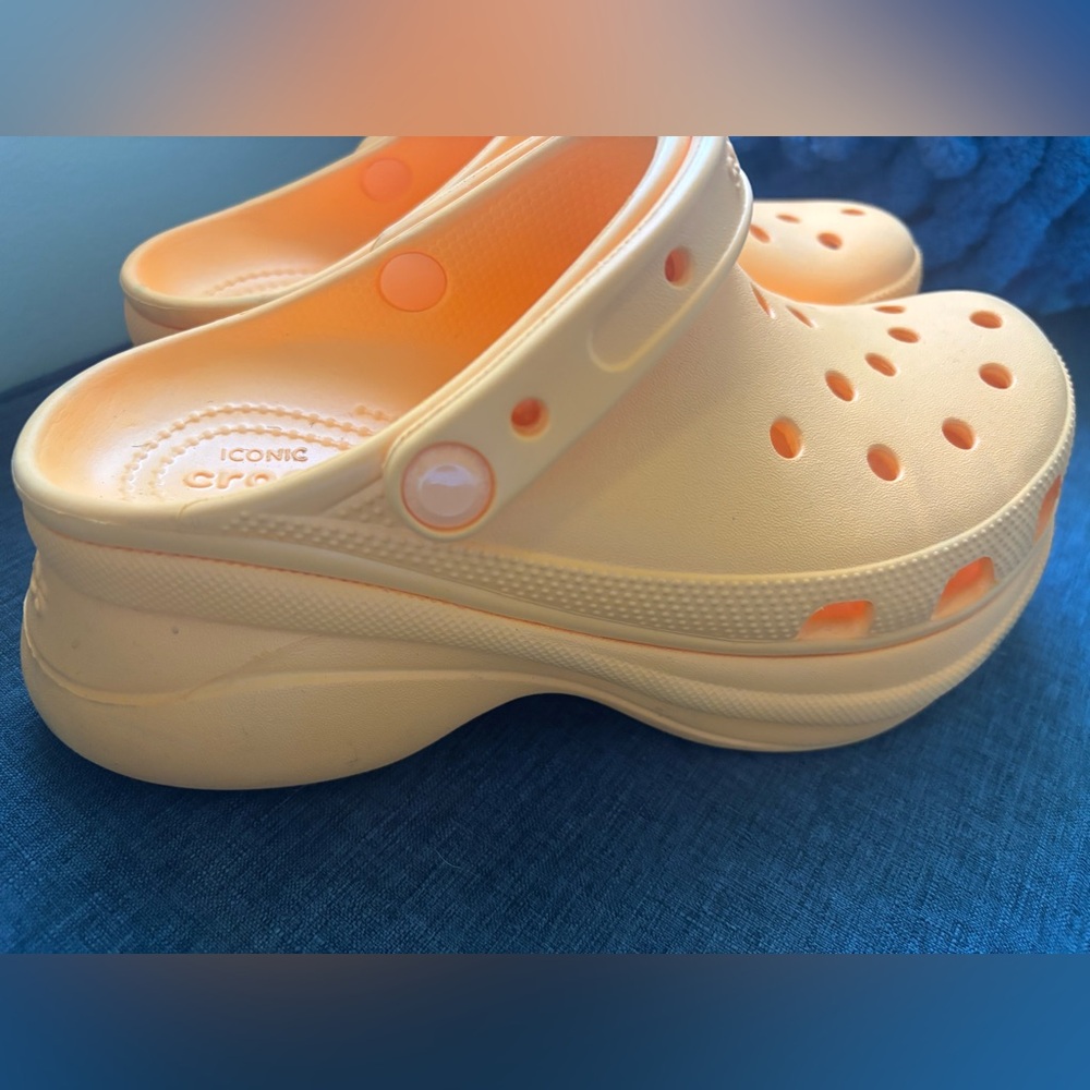 CROCS Women's Slippers - Light Orange